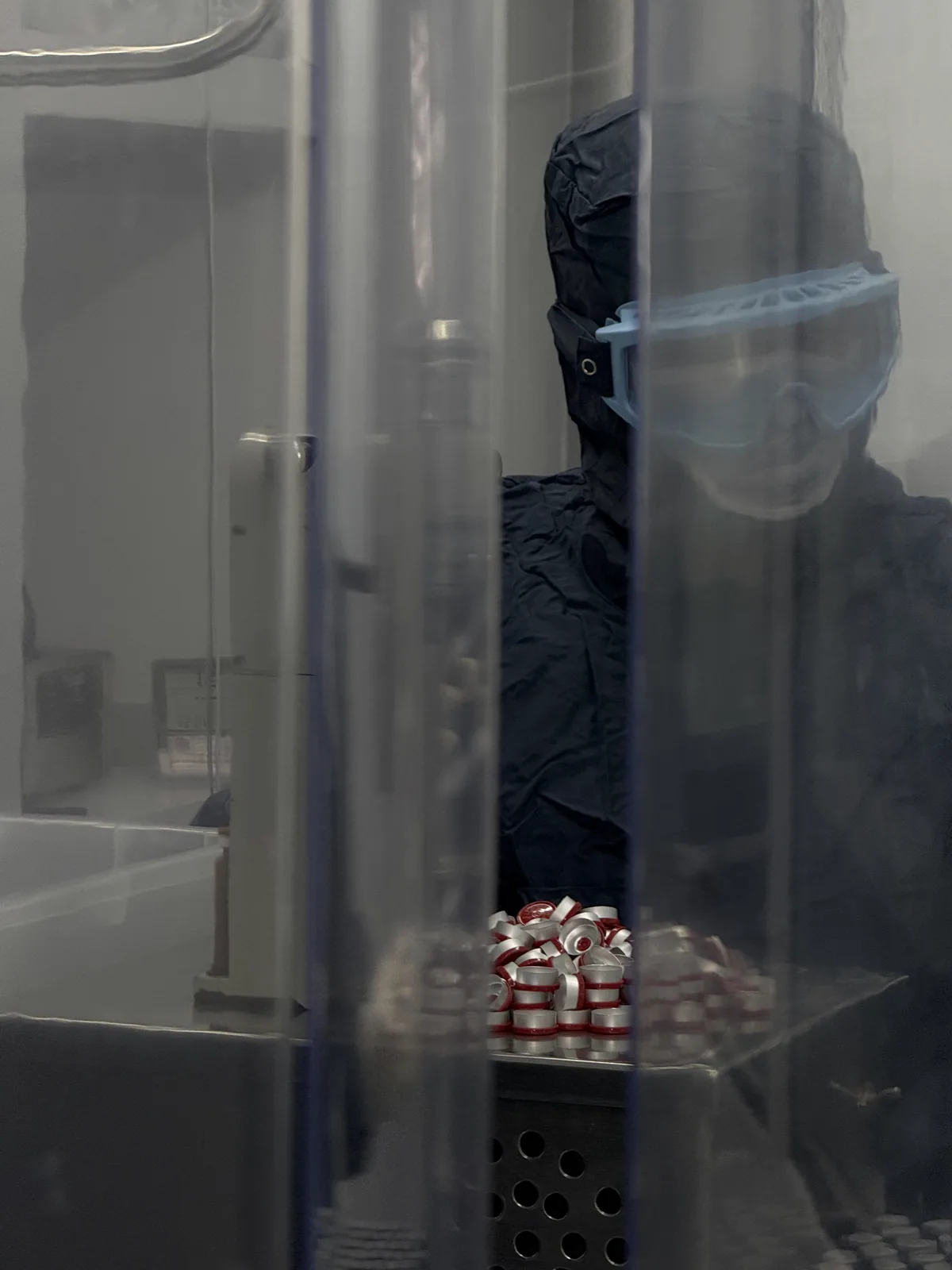 Profissional da Optimus acompanhando uma etapa da produção